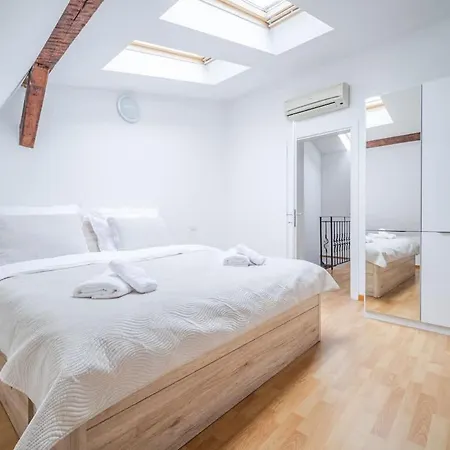 Elegant Main Street Apartment *