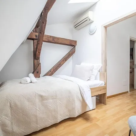 Appartement Elegant Main Street Apartment